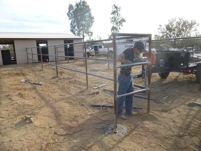 Heavy Duty Pipe Corrals For Horses In AZ.